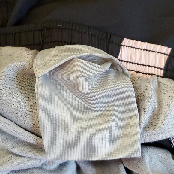 New Balance Running Shorts Black with pink Sz M - Picture 6 of 6